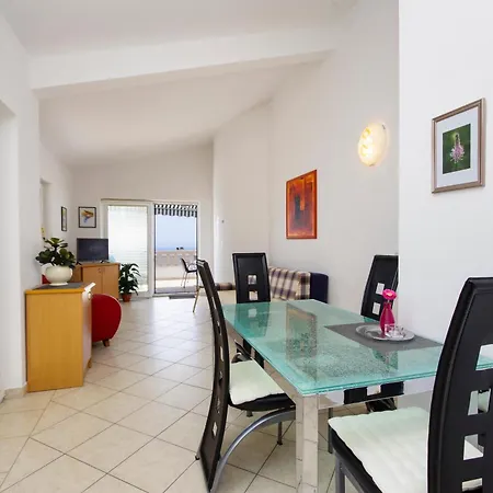 Antonio 3* Makarska